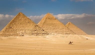 At least 4 dead in Egypt tourist bus bombing near pyramids